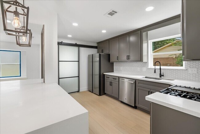 Building Photo - 3234 Cherry Springs Dr