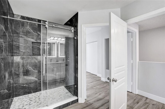 Building Photo - 16607 Hemingway Dr