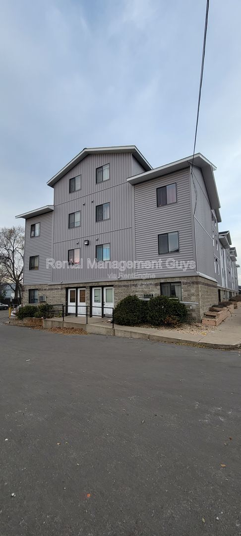 Building Photo - 430 1st Ave NE