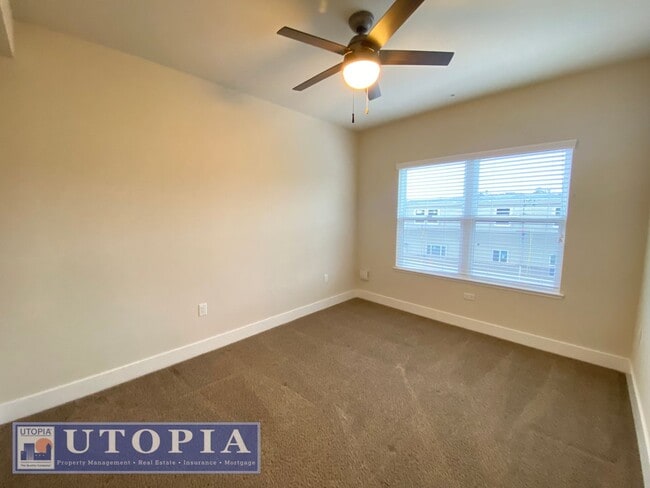 Building Photo - Beautiful 2 Bedroom, 1 Bathroom with a desirable balcony located in the heart of Seabright and cl...