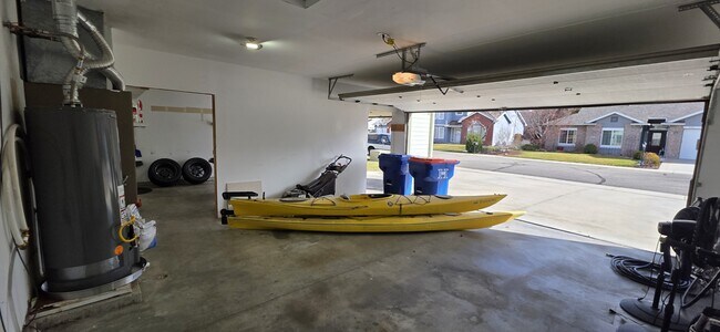 Building Photo - 1123 N Watson Way