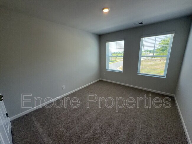 Building Photo - 3219 Bailey Lk Dr