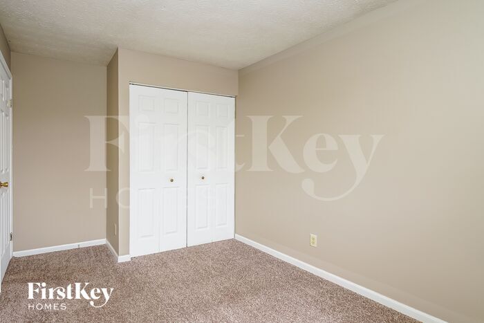 Building Photo - 7736 Woods Crossing Ave