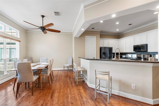 Building Photo - 408 Fowler St