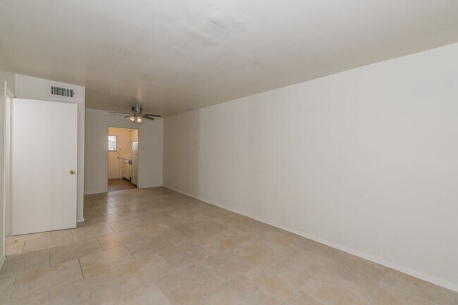 Building Photo - Charming Downstairs Apartment in the Heart of the Cultural District!