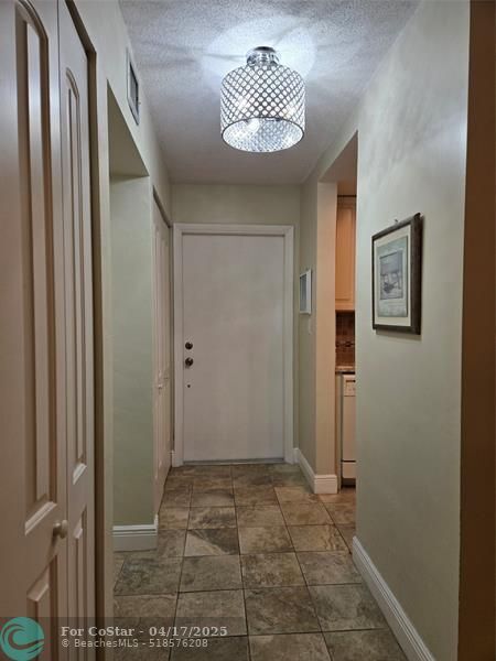Building Photo - 1161 Hillsboro Mile