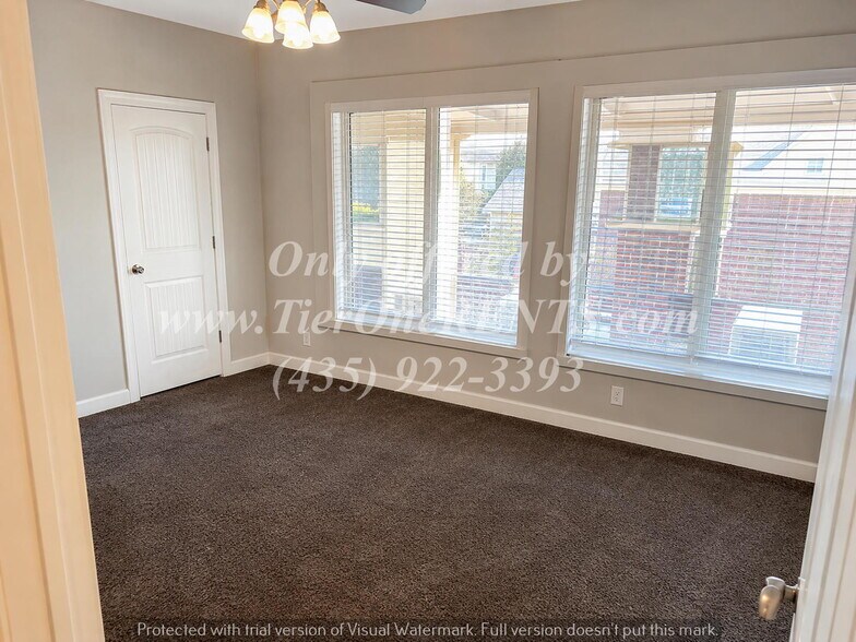 Building Photo - NO DEPOSIT option available for qualified renters!
