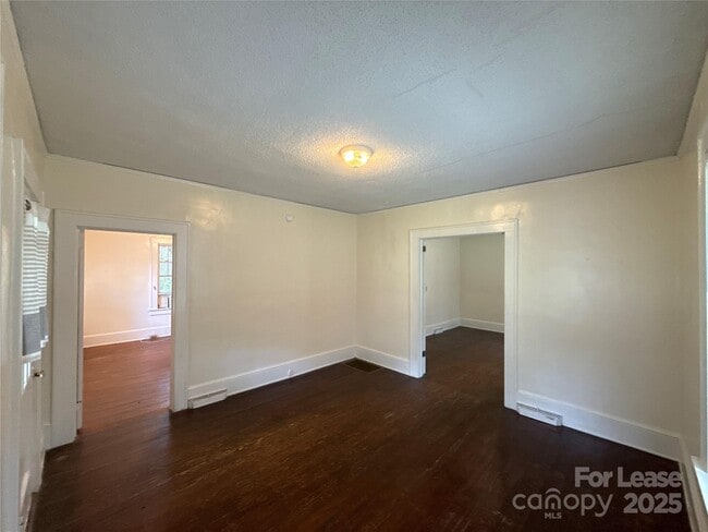 Building Photo - 2214 Floral Ave