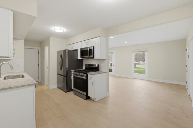 Building Photo - 763 Wellington Ave