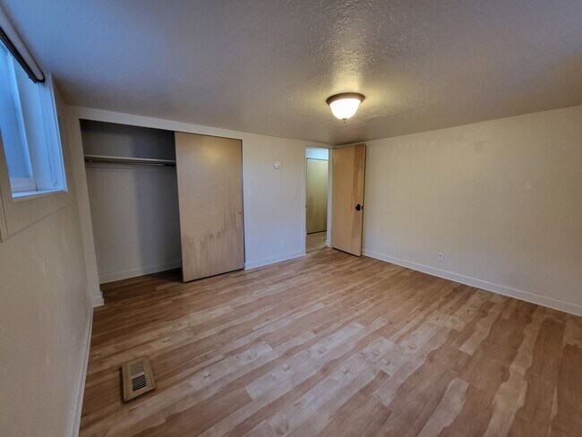 South bedroom-basement-2 - 1905 Saint Marys Dr