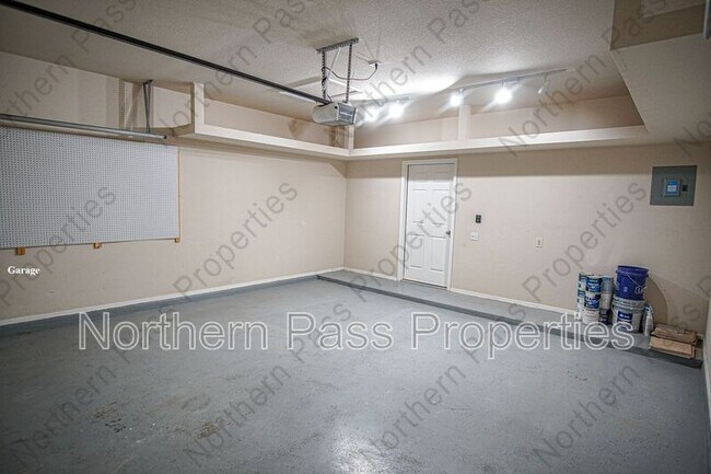 Building Photo - 5902 Redstone Mesa Ct