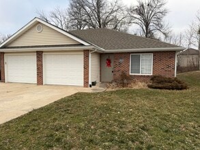 Building Photo - 2 7437