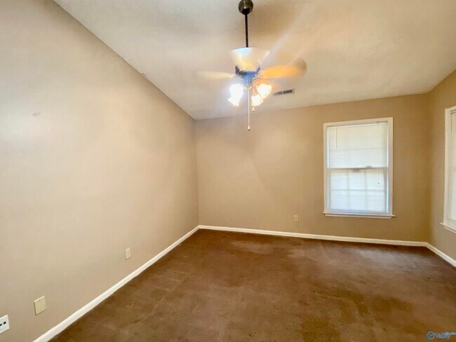 Building Photo - 1110 Liberty Dr
