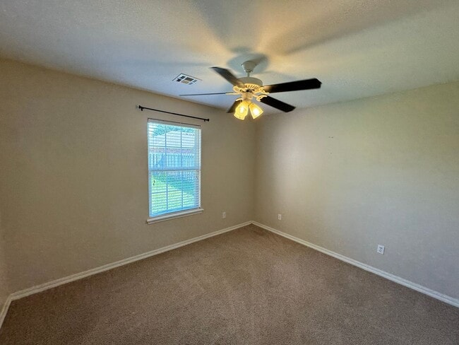 Building Photo - Gorgeous 3-Bedroom Home with Spacious Yard