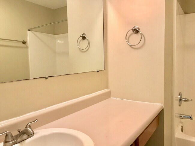 Building Photo - Charming 3 Bedroom, 2 Bathroom Home in Perry Township!