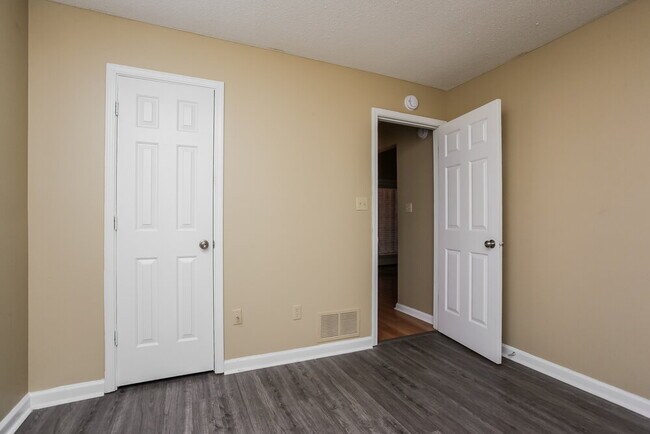 Building Photo - 8207 Cross Point Dr