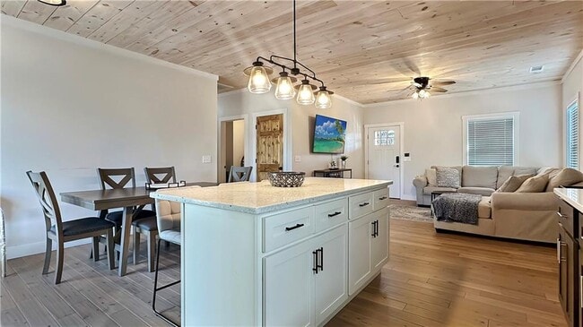 Building Photo - 374 Prince Dr