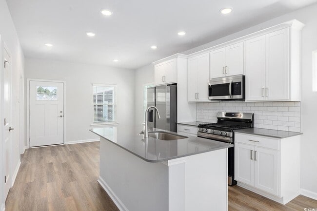 Building Photo - 283 Ferretti St