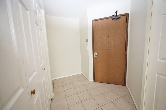 Building Photo - 8 Gant Cir