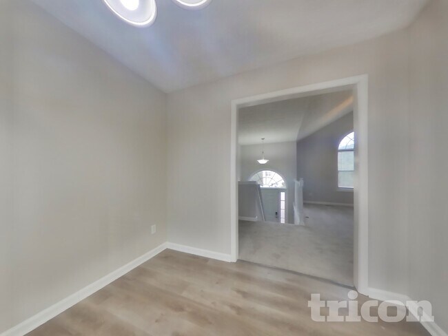 Building Photo - 217 White Pine Ln