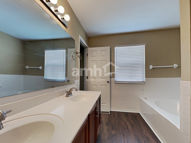 Building Photo - 6351 Hollingsworth Dr