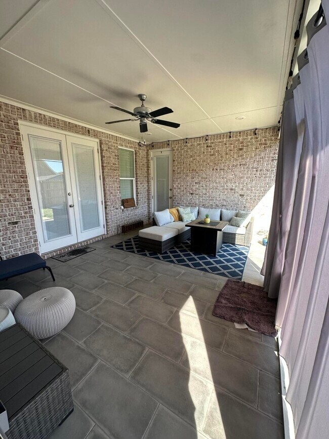 Building Photo - 613 Tulip Tree Way