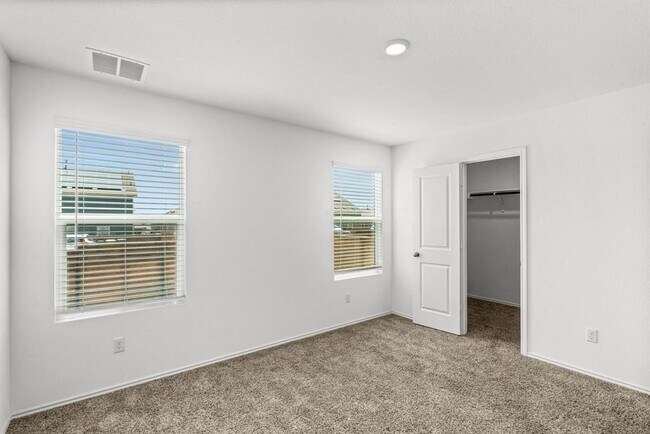 Building Photo - 889 Powell