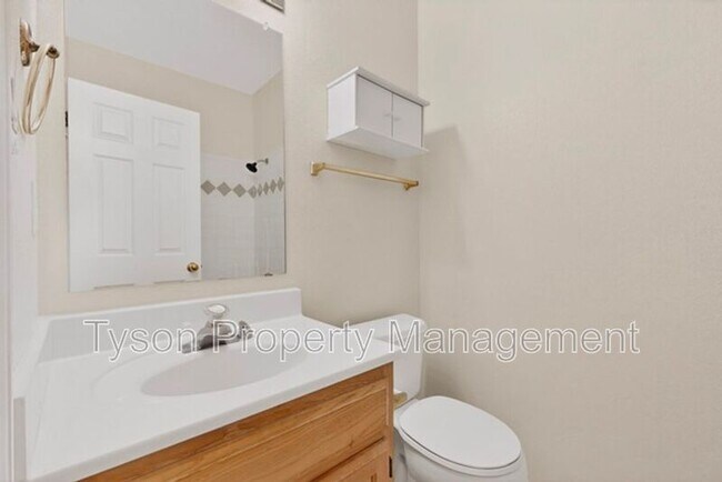 Building Photo - 7411 Peregrine Rd NE