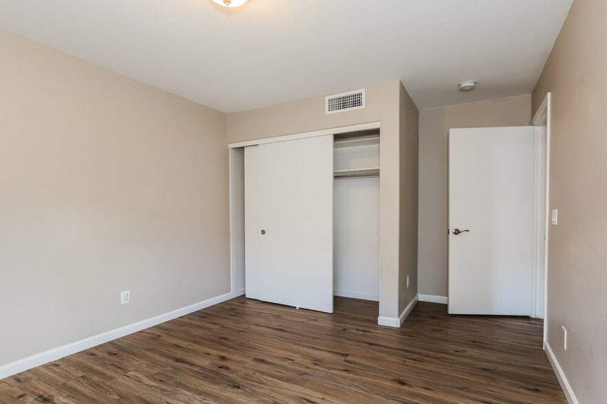 Building Photo - 2267 E Arabian Dr