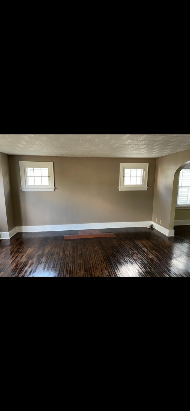 Building Photo - 147 Nassau Ave