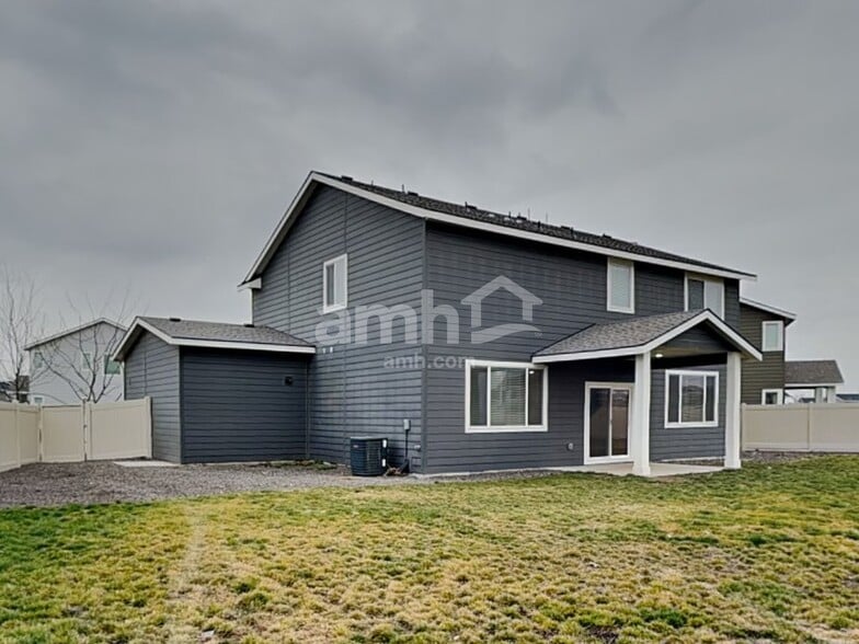 Building Photo - 898 N Garnet Creek Ave