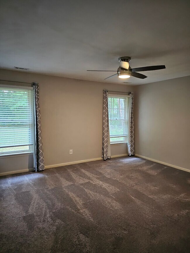 Building Photo - 803 Haskins Dr