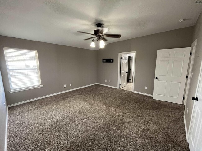 Building Photo - 2908 Featherston Ave