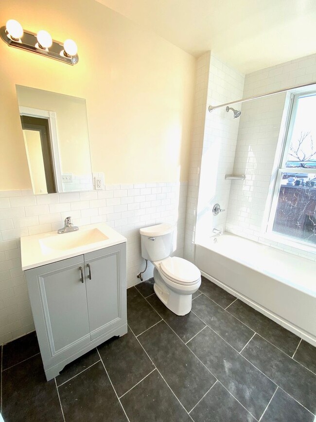 Building Photo - 12 S Miller St