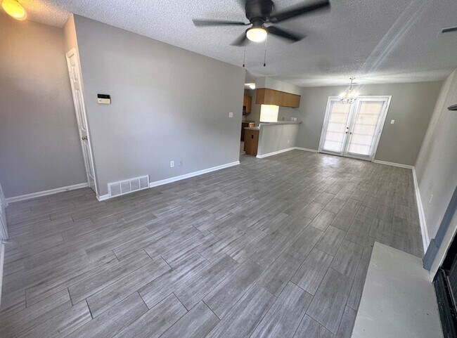Building Photo - 6982 Lagrange Hill Rd