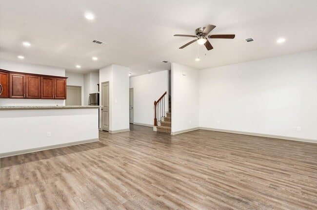 Building Photo - 918 Shady Ln