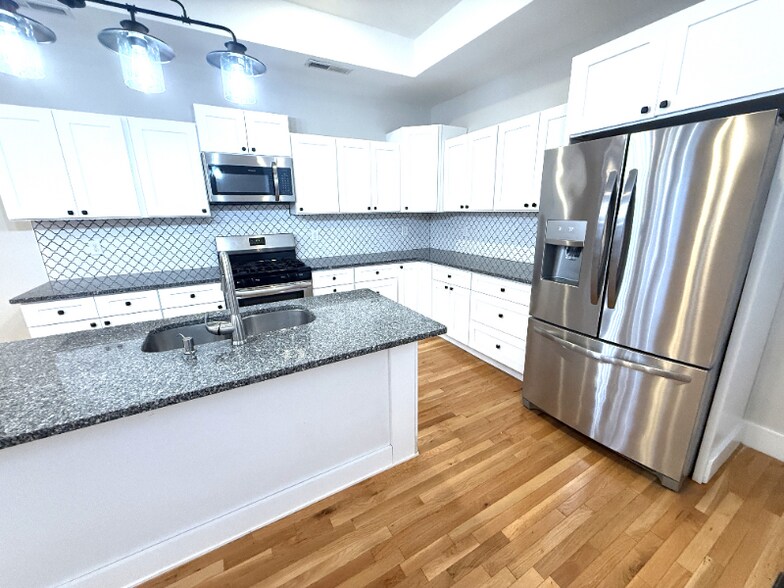 Building Photo - 1435 Mellwood Ave