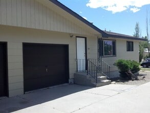 Building Photo - 332-334 Covert Ln