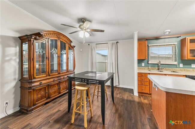 Building Photo - 2676 Pahmeyer Rd