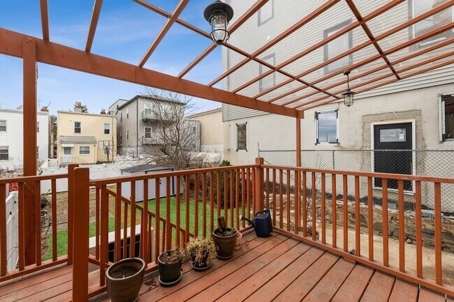 Building Photo - 114 Carlton Ave