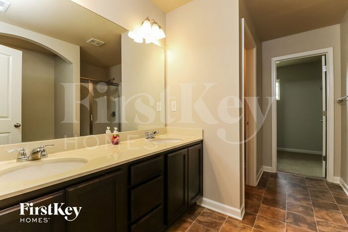 Building Photo - 205 Southwind Cir