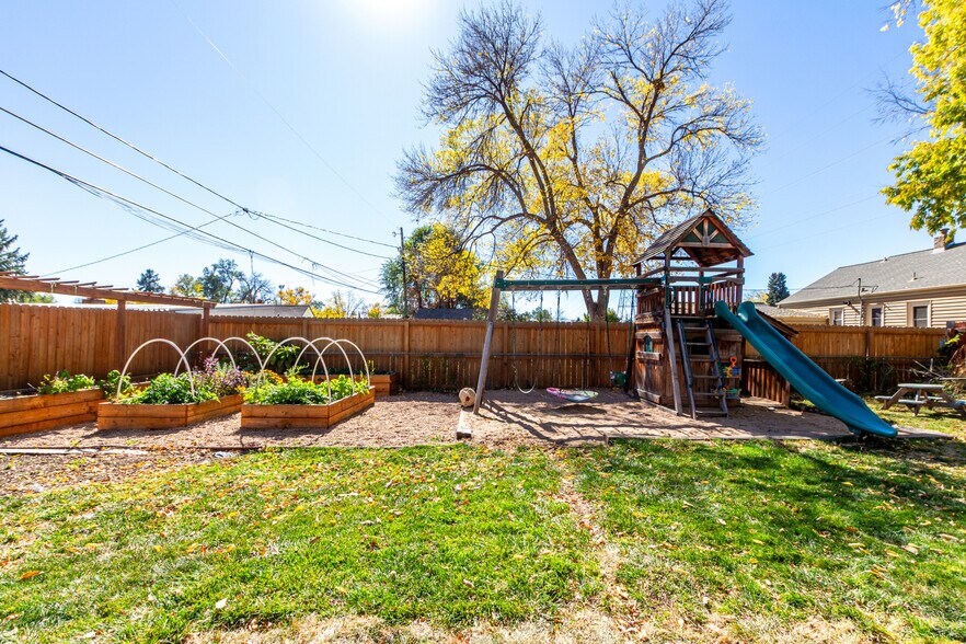 Building Photo - 830 Gray St