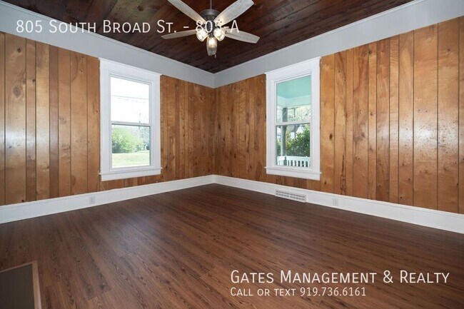 Building Photo - 805 S Broad St