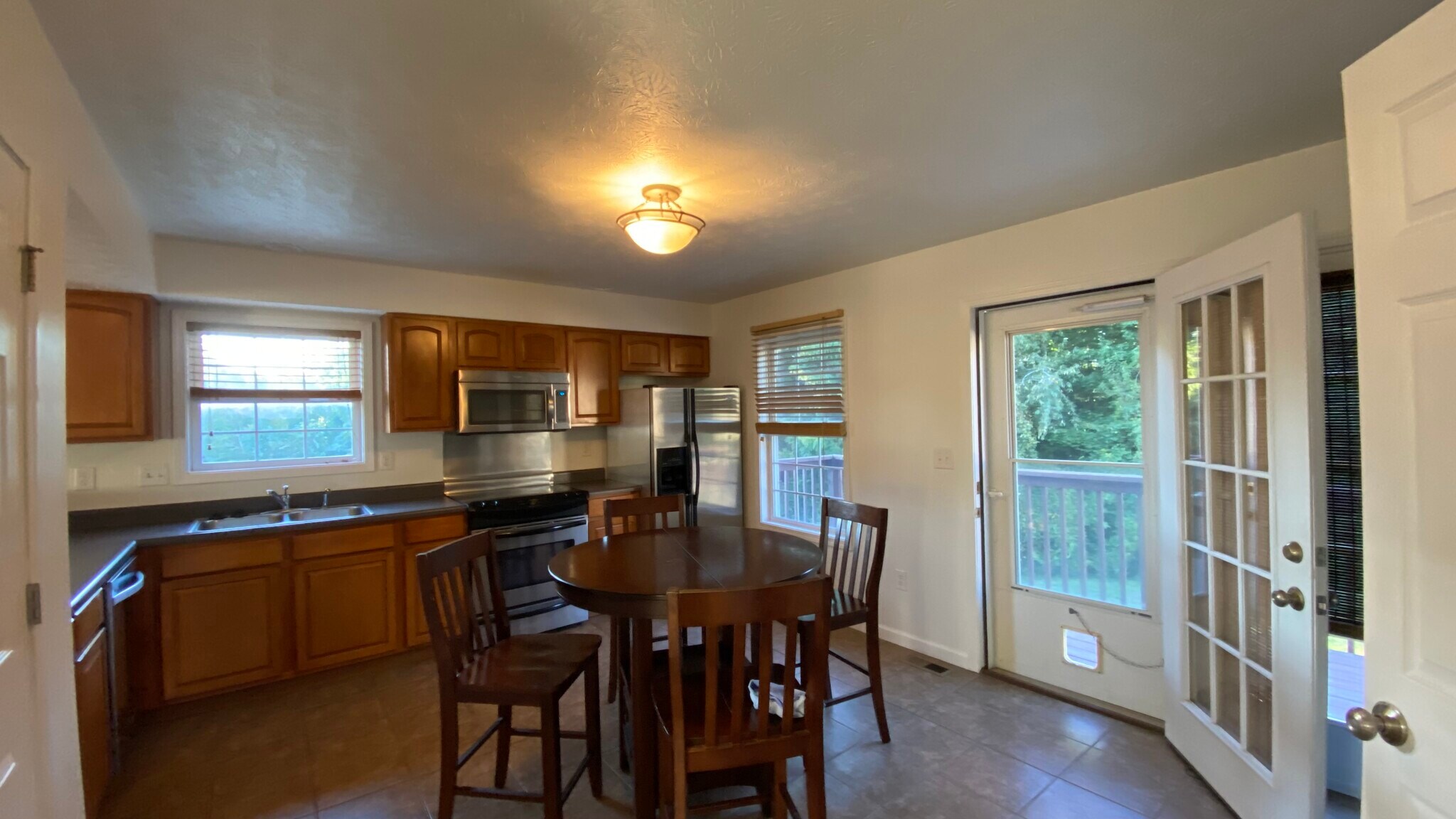 Kitchen looking into woods - 1292 S Cobble Creek Cir