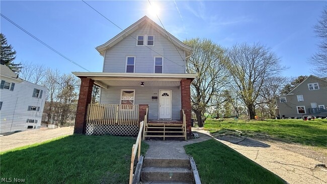 Building Photo - 1432 League St