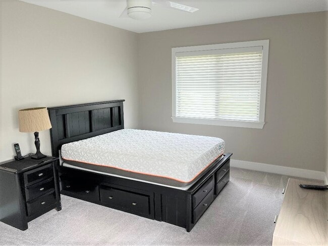 Building Photo - 1050 Southbury Ln