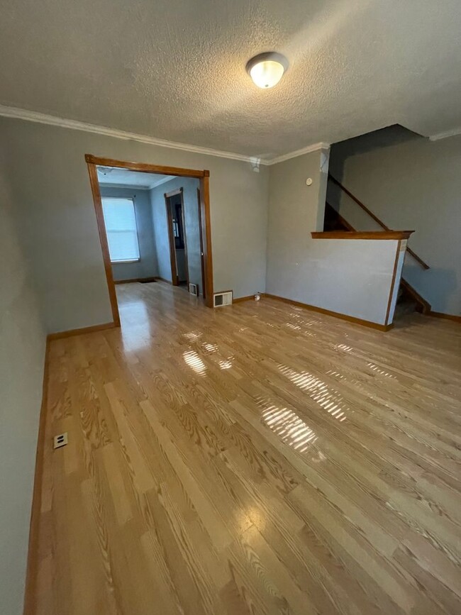 Building Photo - 2 bedroom townhouse in Waterloo, IA!