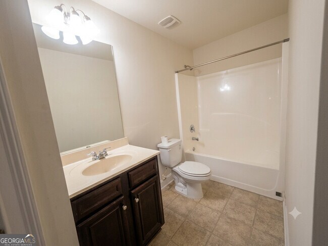 Building Photo - 165 Regency Pl