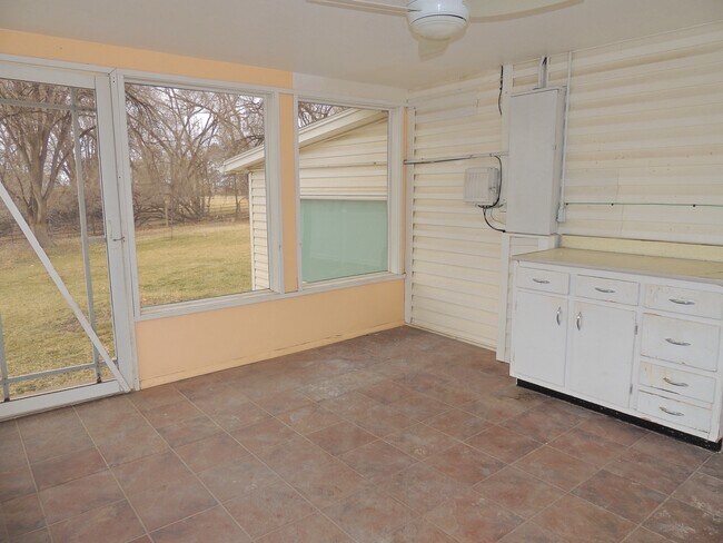 Building Photo - 831 26 Rd