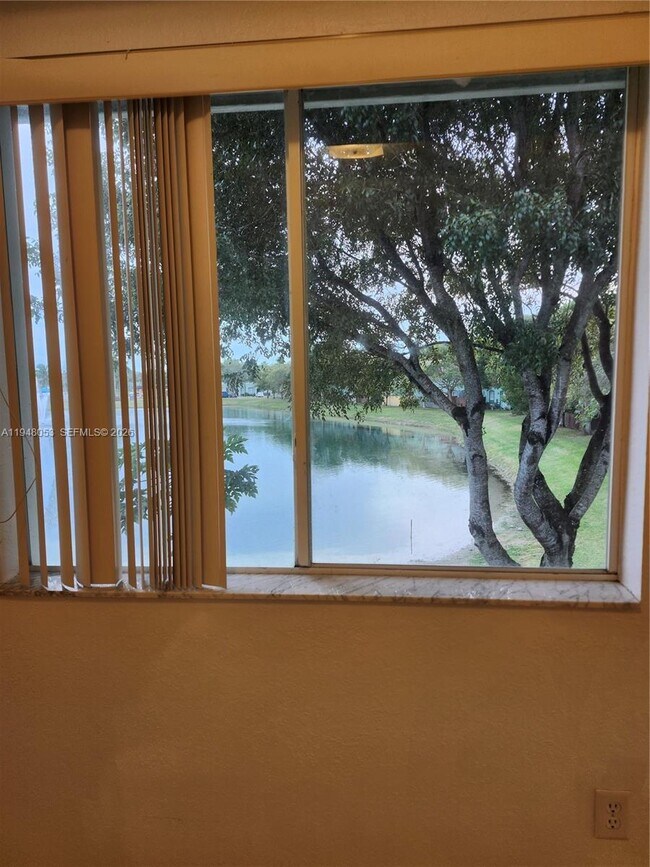 Building Photo - 1412 SE 24th Ct